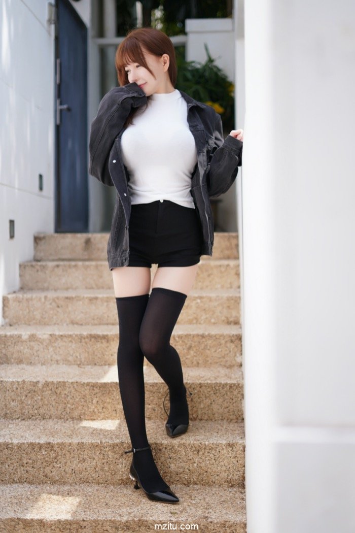 人特甜胸巨大，可爱萌妹UU酱魔鬼身材遮不住(14)