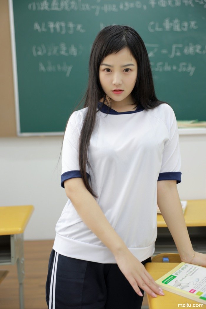 清纯校花课堂脱衣！模特徐微微童颜巨乳本色出演(13)