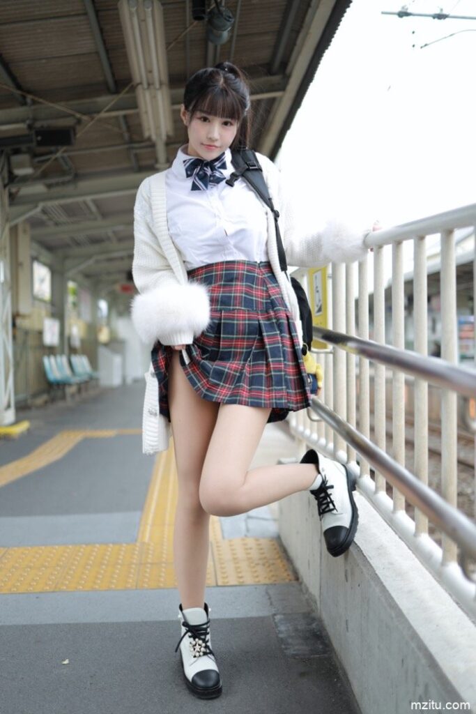 P1047  白色泳装【419张】-七七街拍