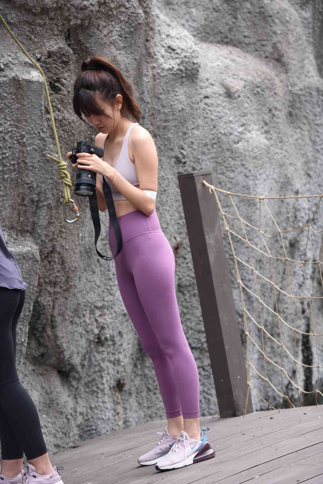 香芋色瑜伽裤高马尾女孩【111P】04039-七七街拍