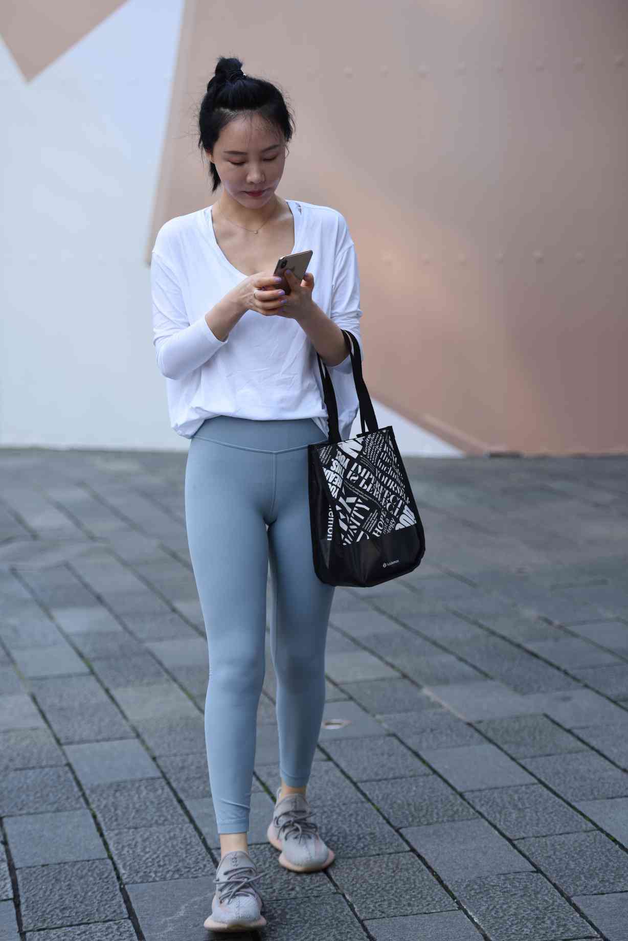 图片[2]-【免费】逛街的小女人【46P】04037-七七街拍