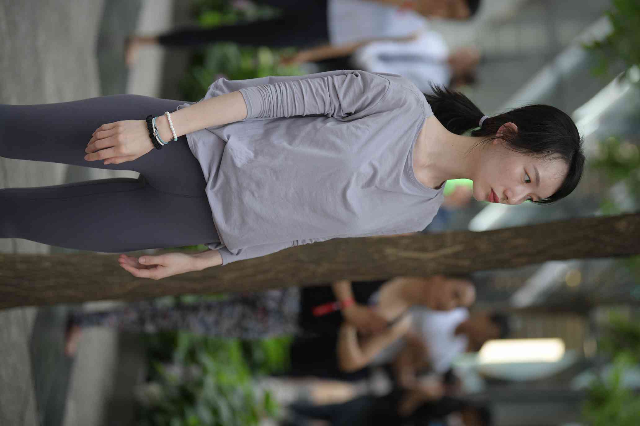 图片[5]-做瑜伽的小女人【75P】04023-七七街拍