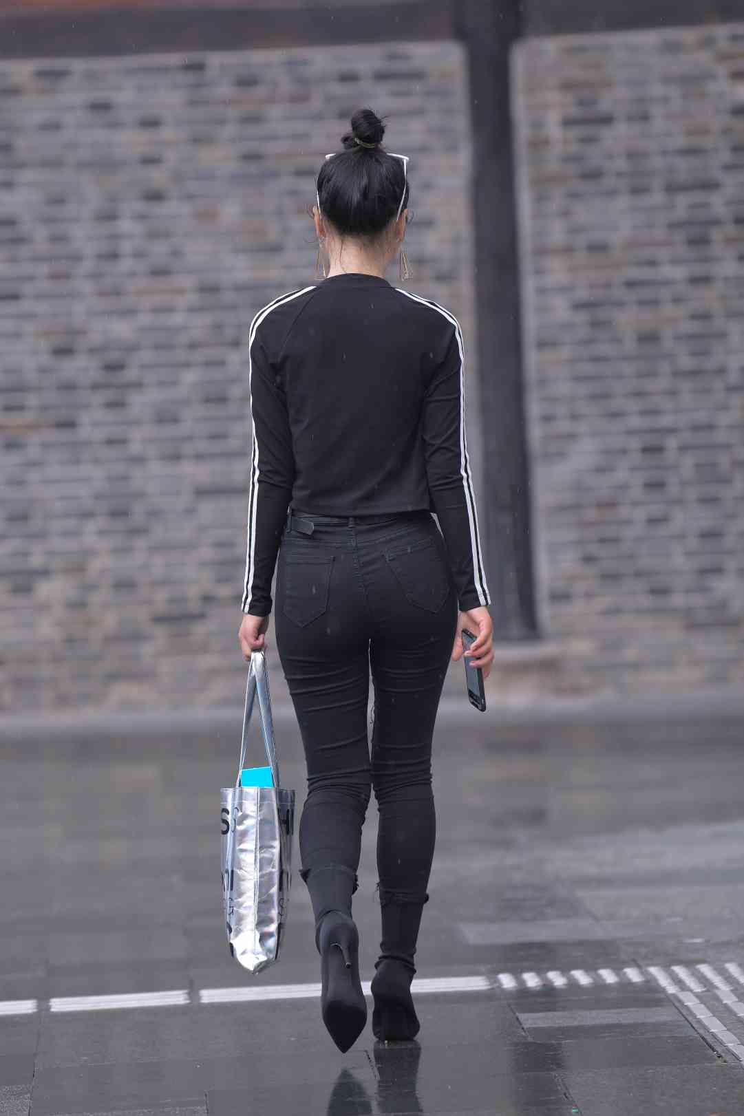 【免费】酷酷的紧身牛仔裤女人【7P】04038-七七街拍