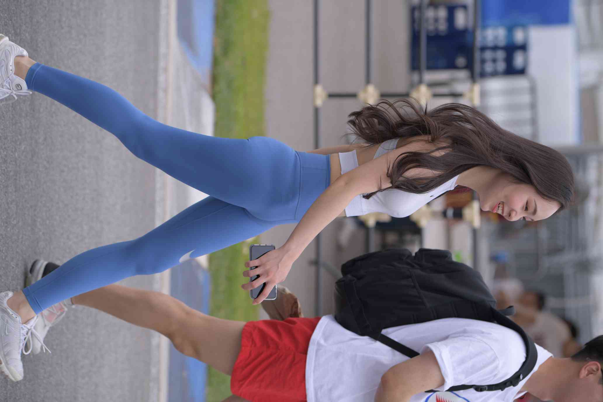 图片[4]-陪男朋友逛街的瑜伽裤女孩【74P】04034-七七街拍