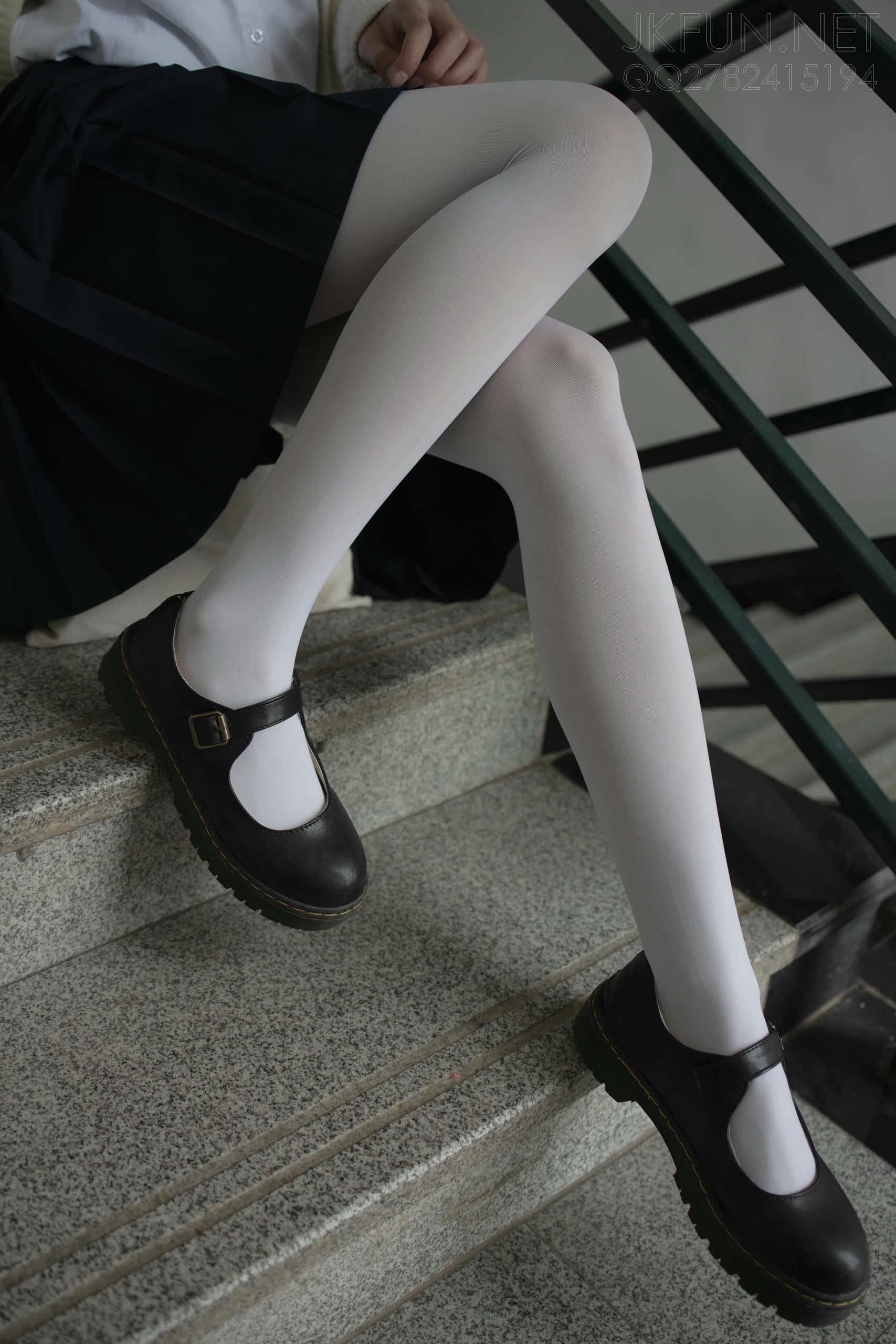 甜美可人的白丝姑娘【127P】J2555-七七街拍