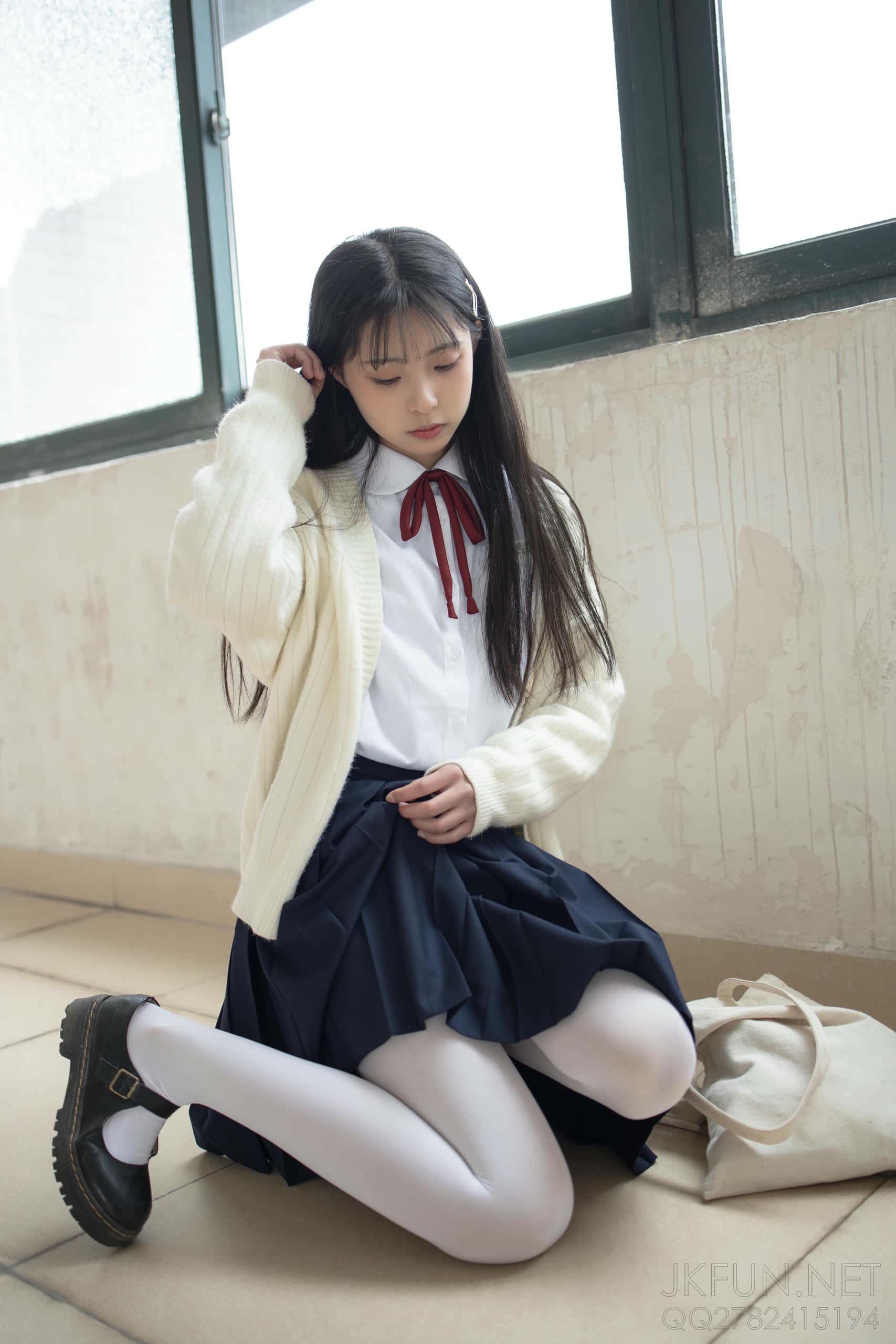 甜美可人的白丝姑娘【127P】J2555-七七街拍