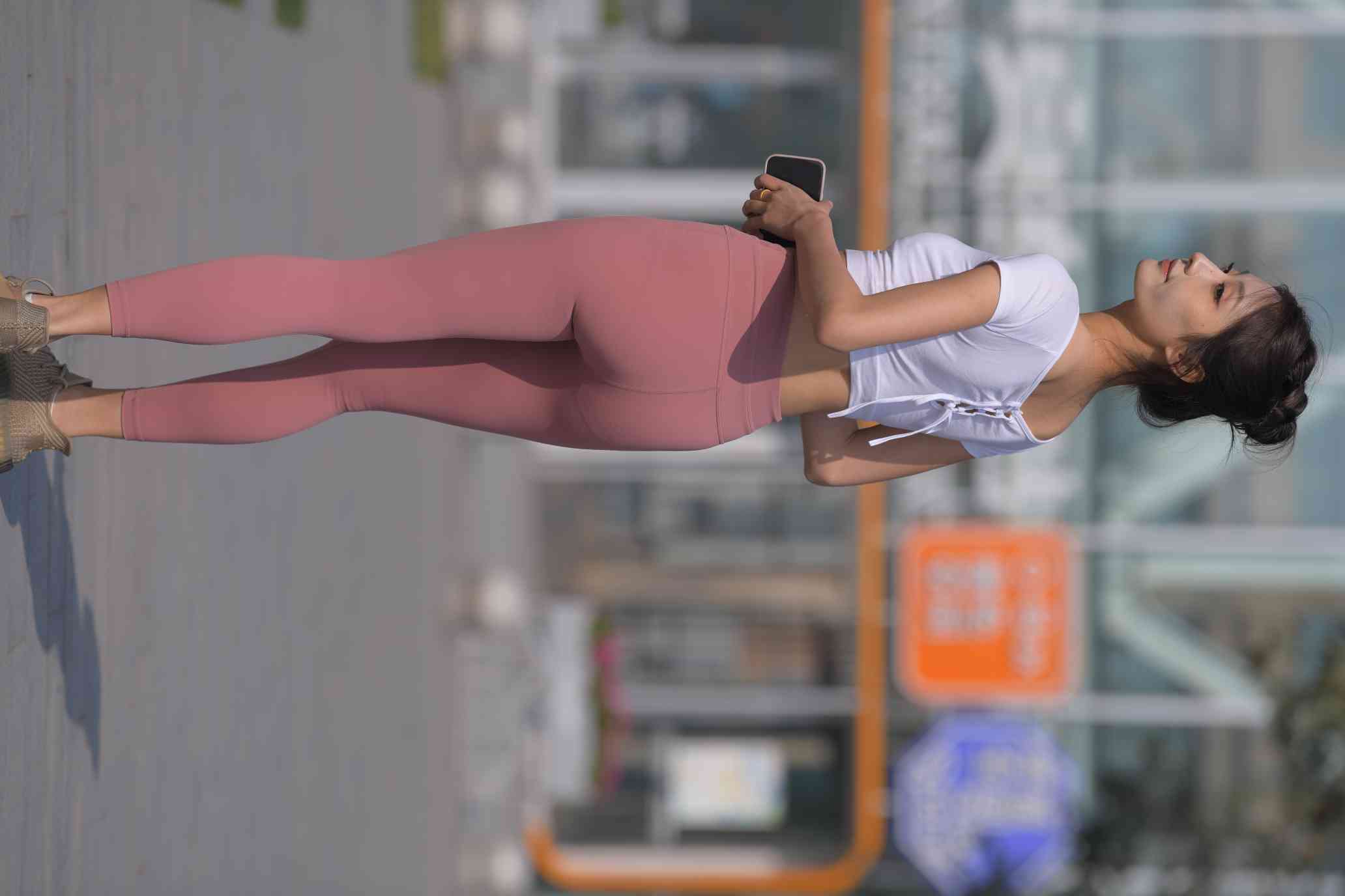 图片[2]-很漂亮的瑜伽裤女孩【419P】04013-七七街拍