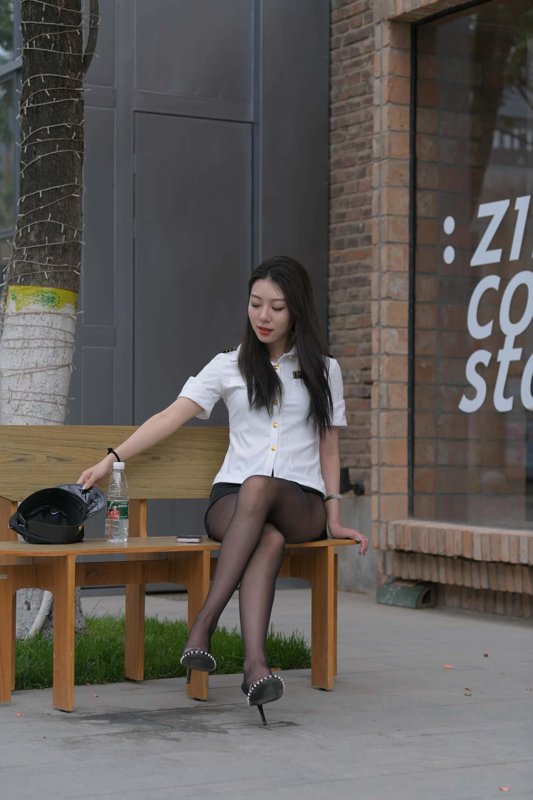 来自青涩女子兵团的小姐姐【729P】J3345-七七街拍