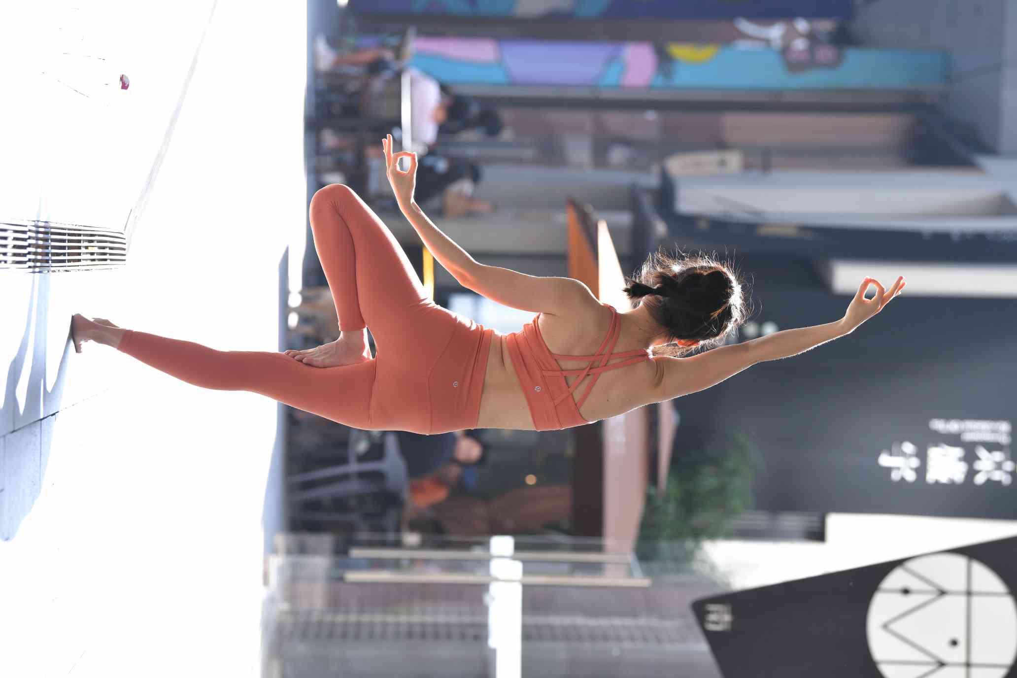 图片[4]-练瑜伽的姑娘【176P】04028-七七街拍