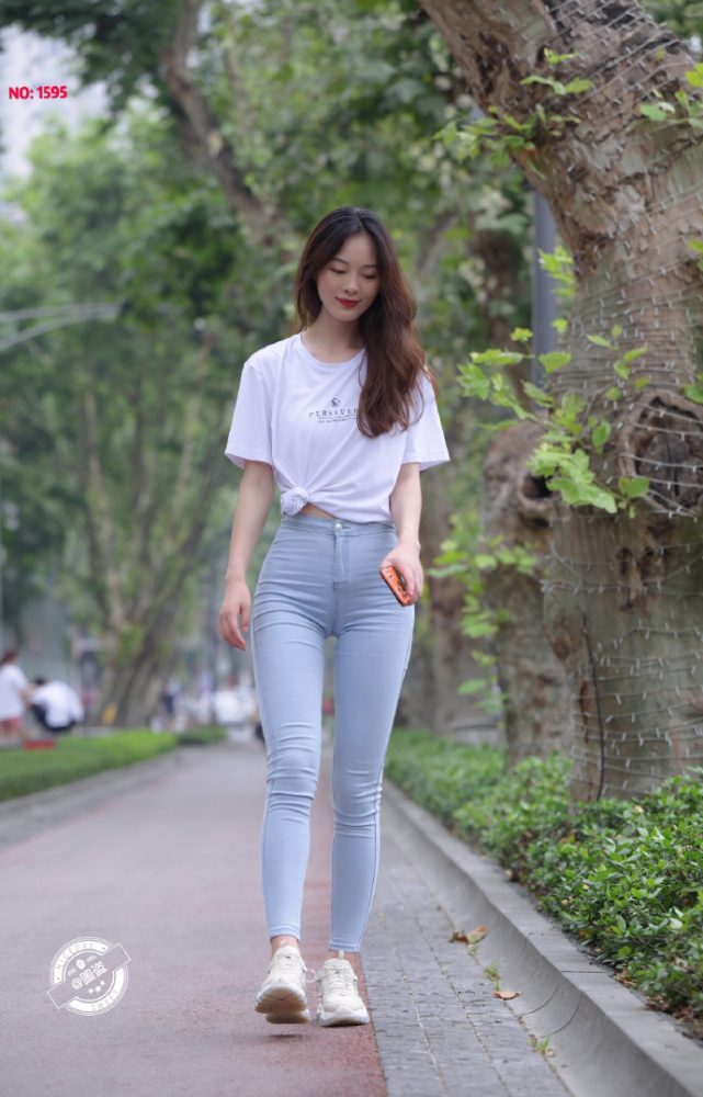 个子非常高的紧身牛仔裤女孩J2065 879P1V-25.5GB-七七街拍