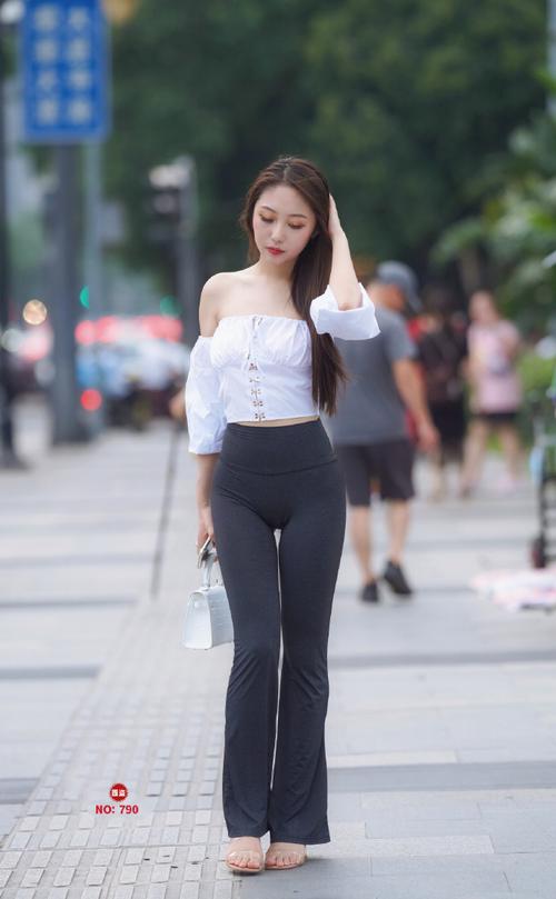 身材非常哇塞的瑜伽裤女孩  J1333 521P6V-21.6GB-七七街拍