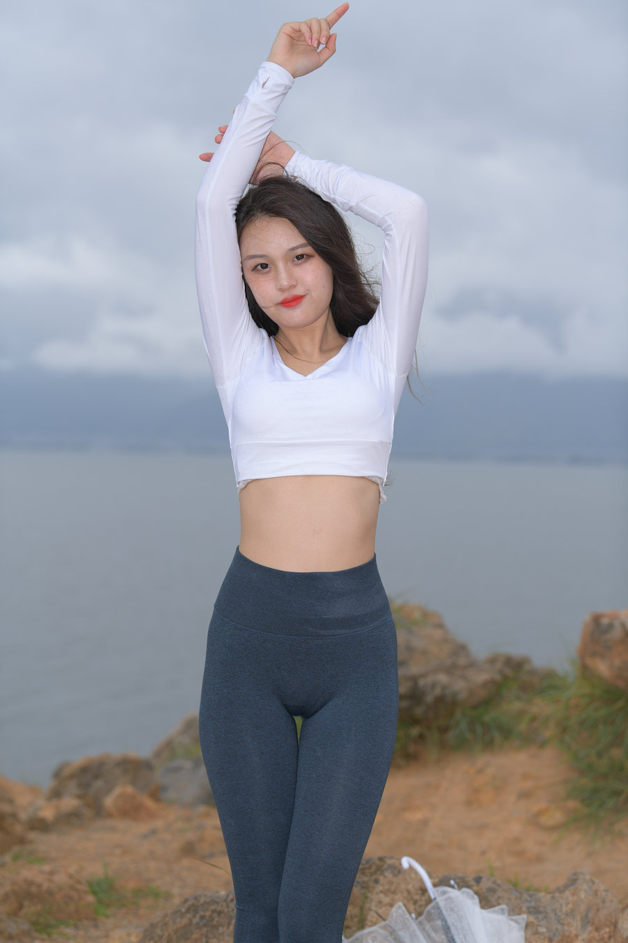 图片[2]-深蓝色瑜伽裤甜美女孩 J1320 514P2V-17.5GB-七七街拍