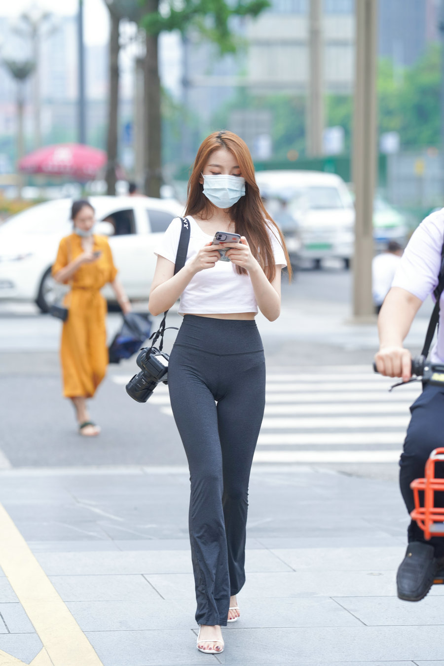 图片[3]-玩单反机的瑜伽裤女孩  J1270 498P5V-28.6GB-七七街拍