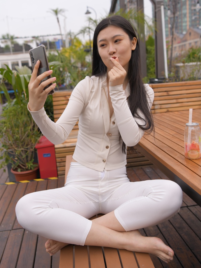 图片[2]-白色紧身裤女孩 J1418 732P2V-27.1GB-七七街拍