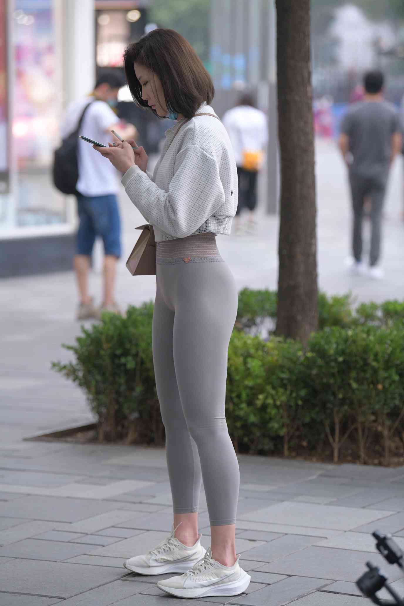 身材很好的短发瑜伽裤姑娘【157P】04015-七七街拍