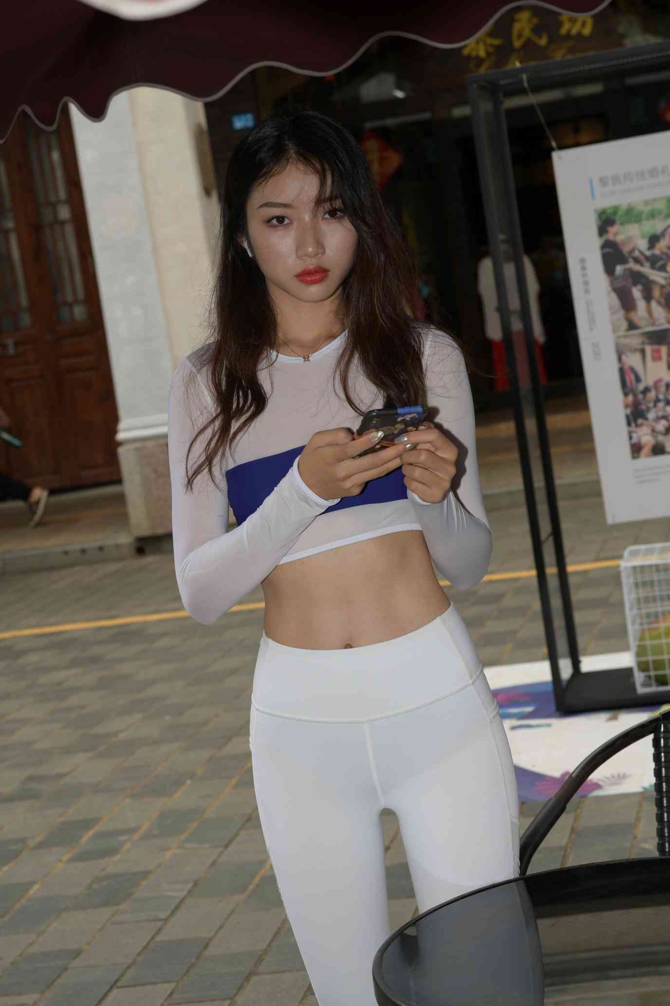 图片[3]-白色瑜伽裤好身材女孩【530P】04041-七七街拍