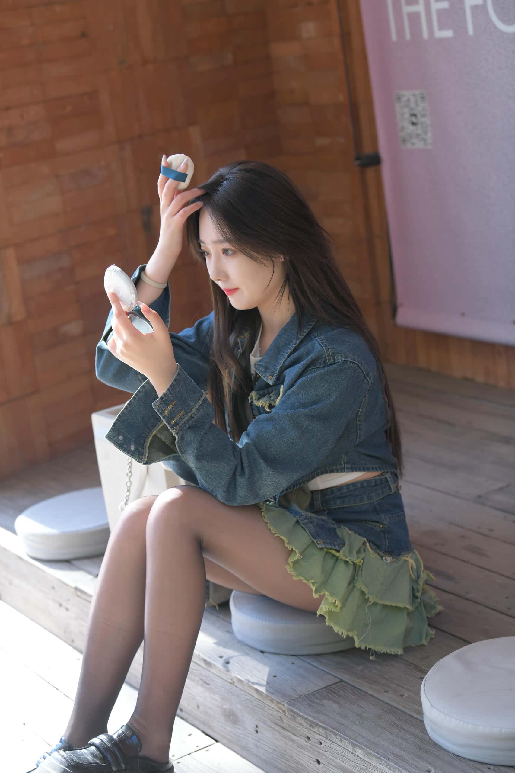 黑丝牛仔裙妹子，长得太标志了【750P】J3414-七七街拍