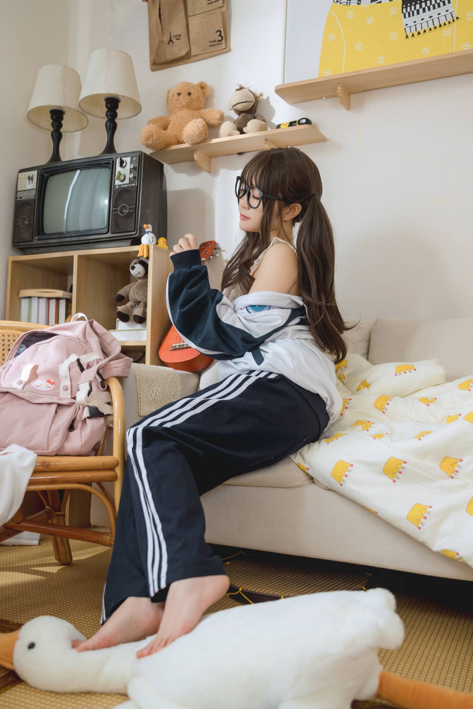 穿校服的双马尾女孩【64P】20010-七七街拍