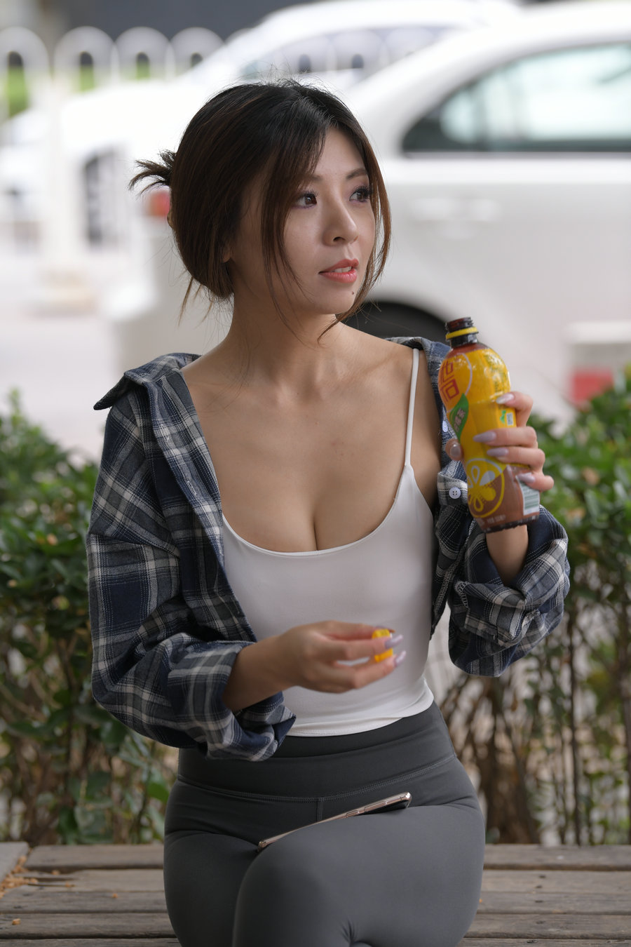 喝饮料的瑜伽裤女孩J2242 383P1V-17.5GB-七七街拍