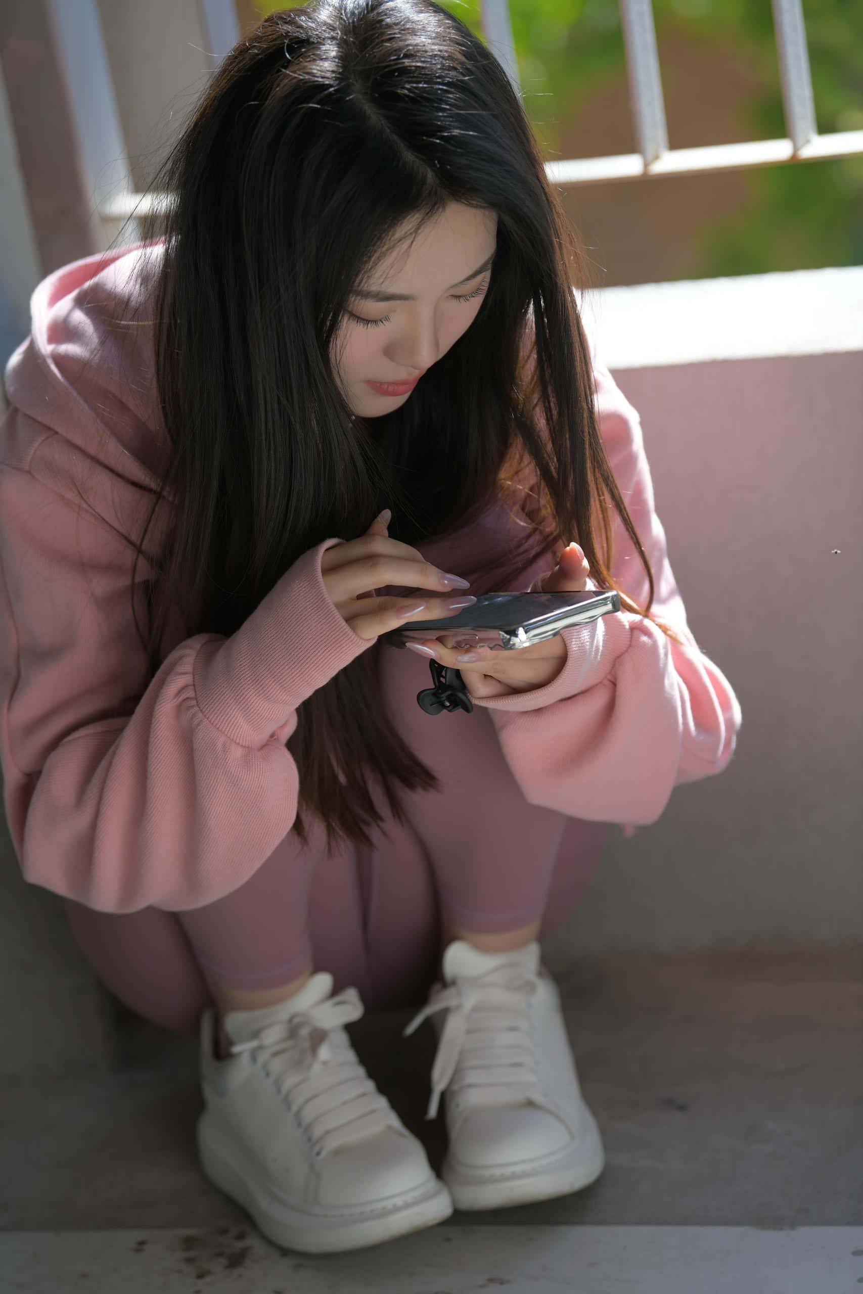 在外面拍照的粉色系女孩【653P】J6238-七七街拍