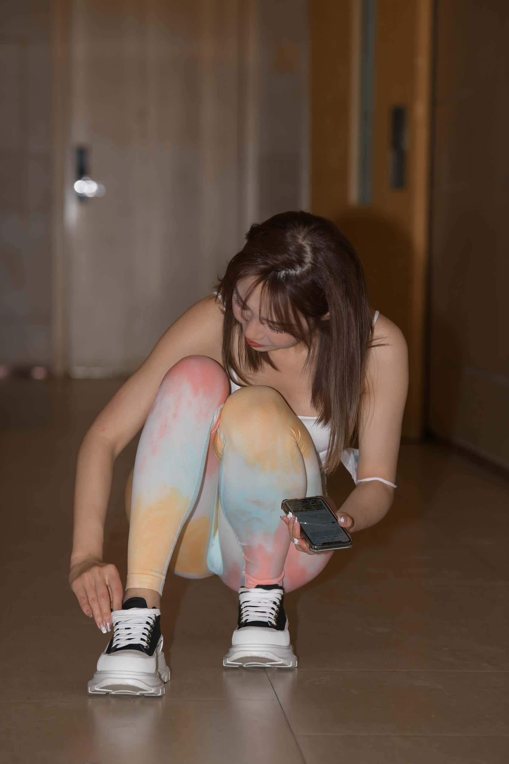 彩虹瑜伽裤妹子【763P】J2921-七七街拍