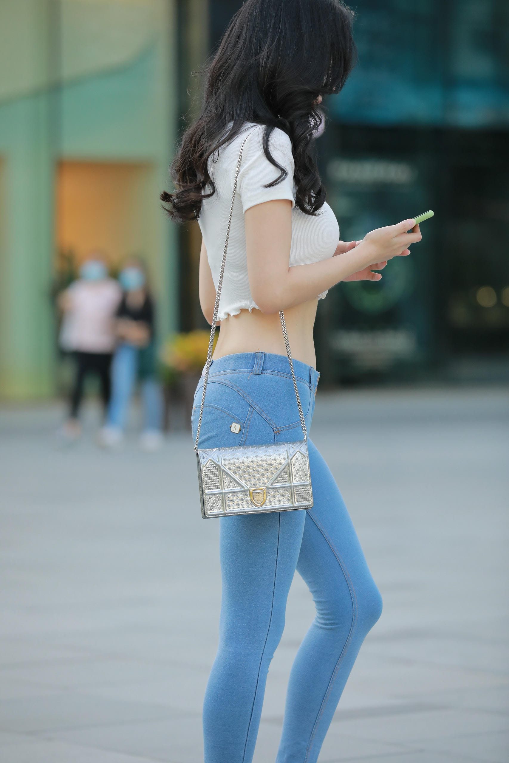 非常漂亮的紧身牛仔裤女孩【114P】J4016-七七街拍