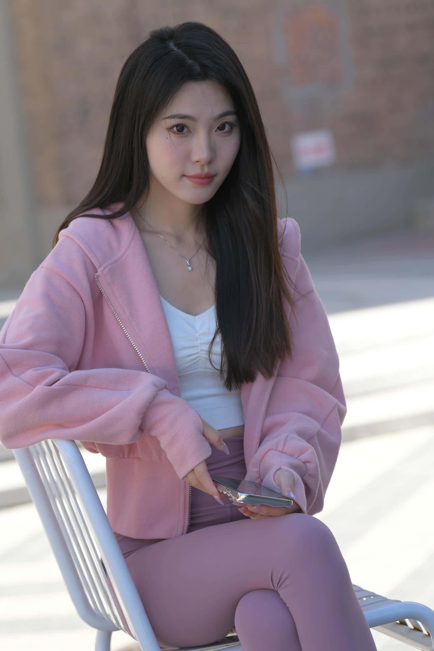 在外面拍照的粉色系女孩【653P】J6238-七七街拍