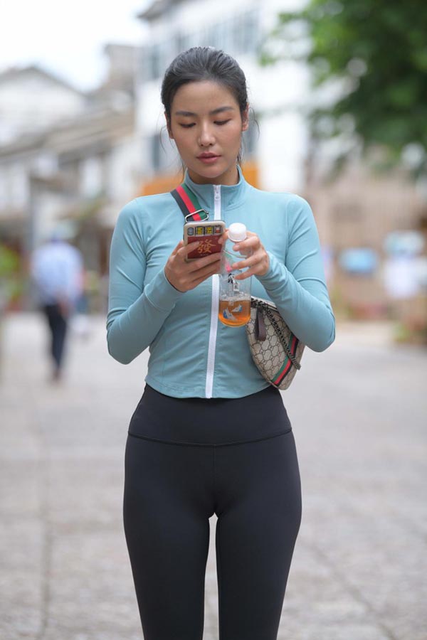 结束完了一天的瑜伽训练【254P】00011-七七街拍