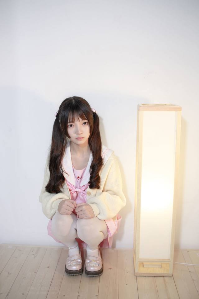 图片[2]-好像有什么心事的白丝双马尾女孩【59P】20022-七七街拍