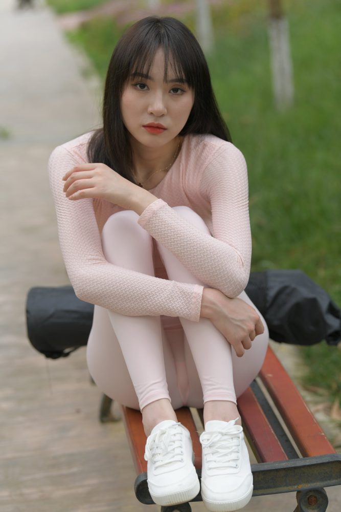 粉粉的瑜伽裤女孩太可爱了 J2090 854P1V-30.4GB-七七街拍