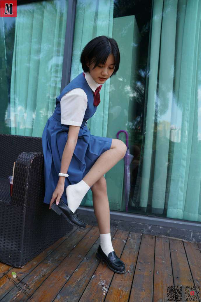 图片[3]-一副学生模样的短发姑娘【112P】20023-七七街拍