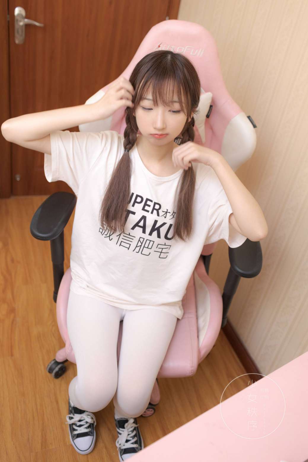 图片[2]-喜欢玩电竞的双马尾粉红女孩【65P】20026-七七街拍