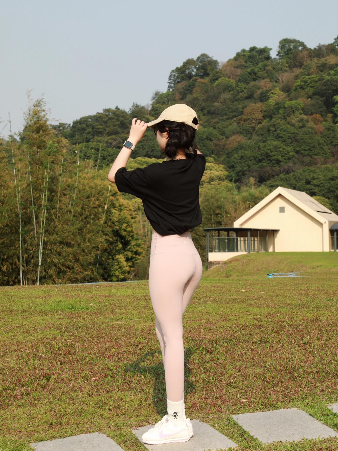 图片[2]-喜欢瑜伽的阳光快乐女孩【135P】04042-七七街拍