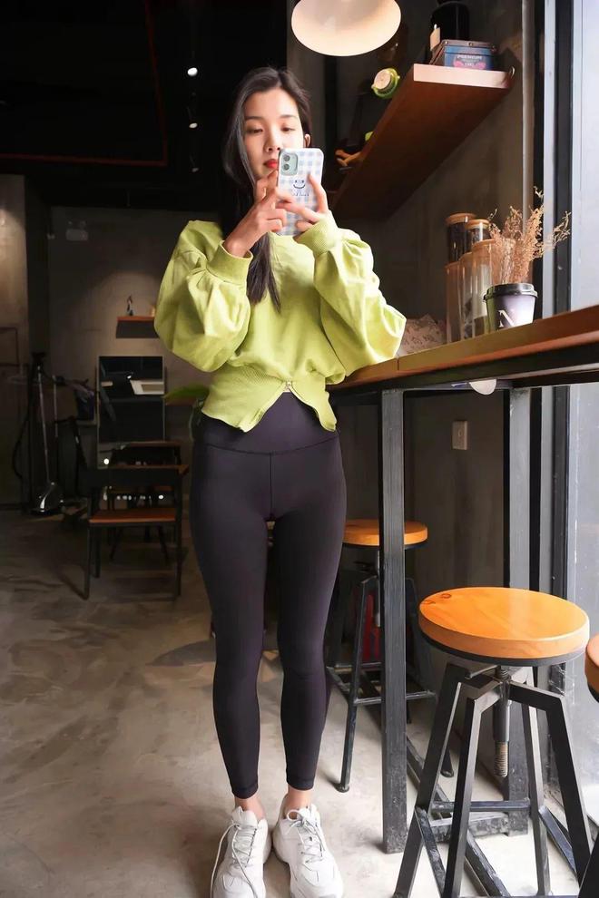 图片[5]-绿色瑜伽裤女孩很开心 J1519 1094P1V-27.6GB-七七街拍