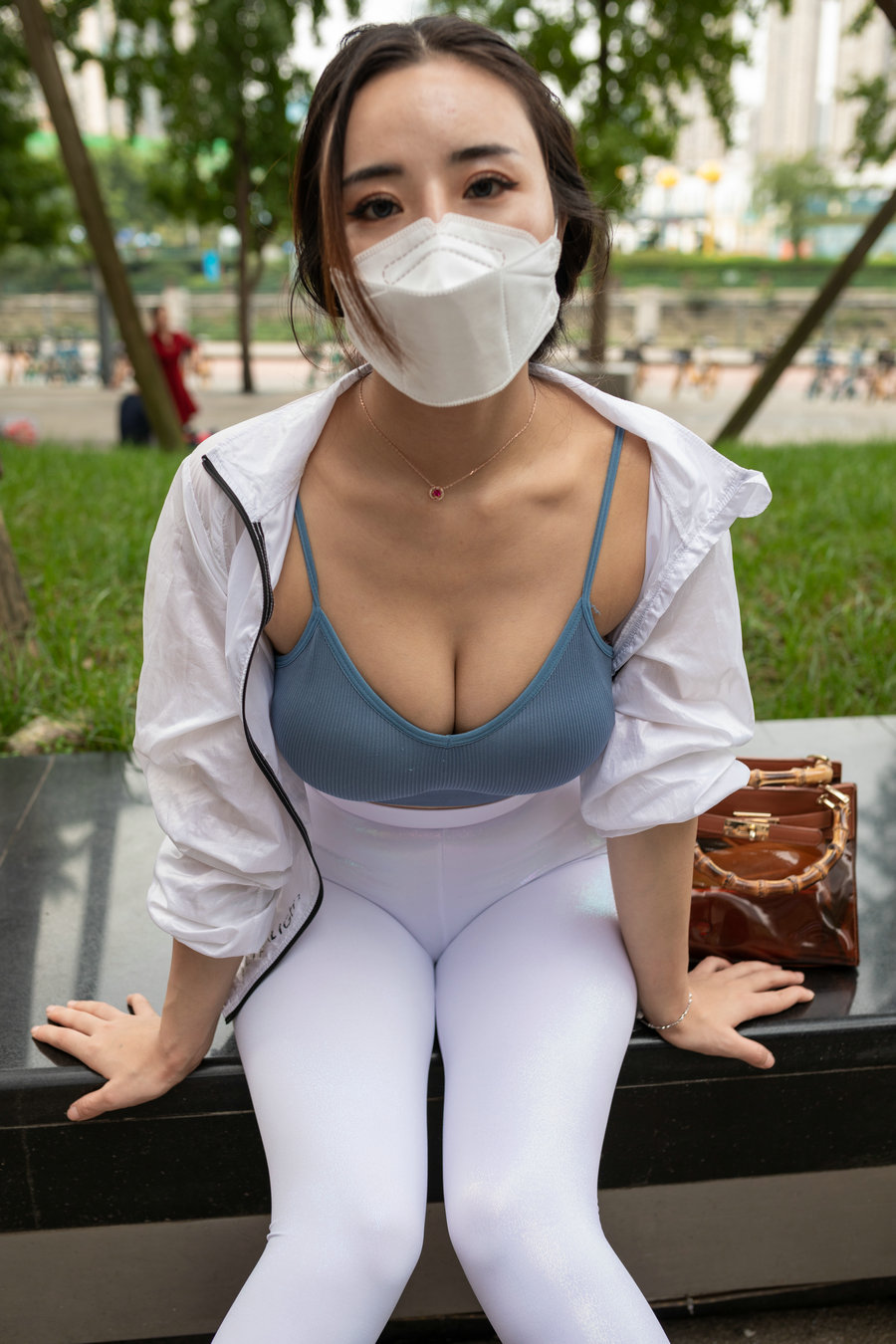 白色瑜伽裤女孩很漂亮 J1518 856P4V-30.0GB-七七街拍