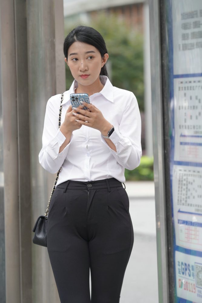 图片[3]-等公交的制服女人J2130 976P2V-29.5GB-七七街拍