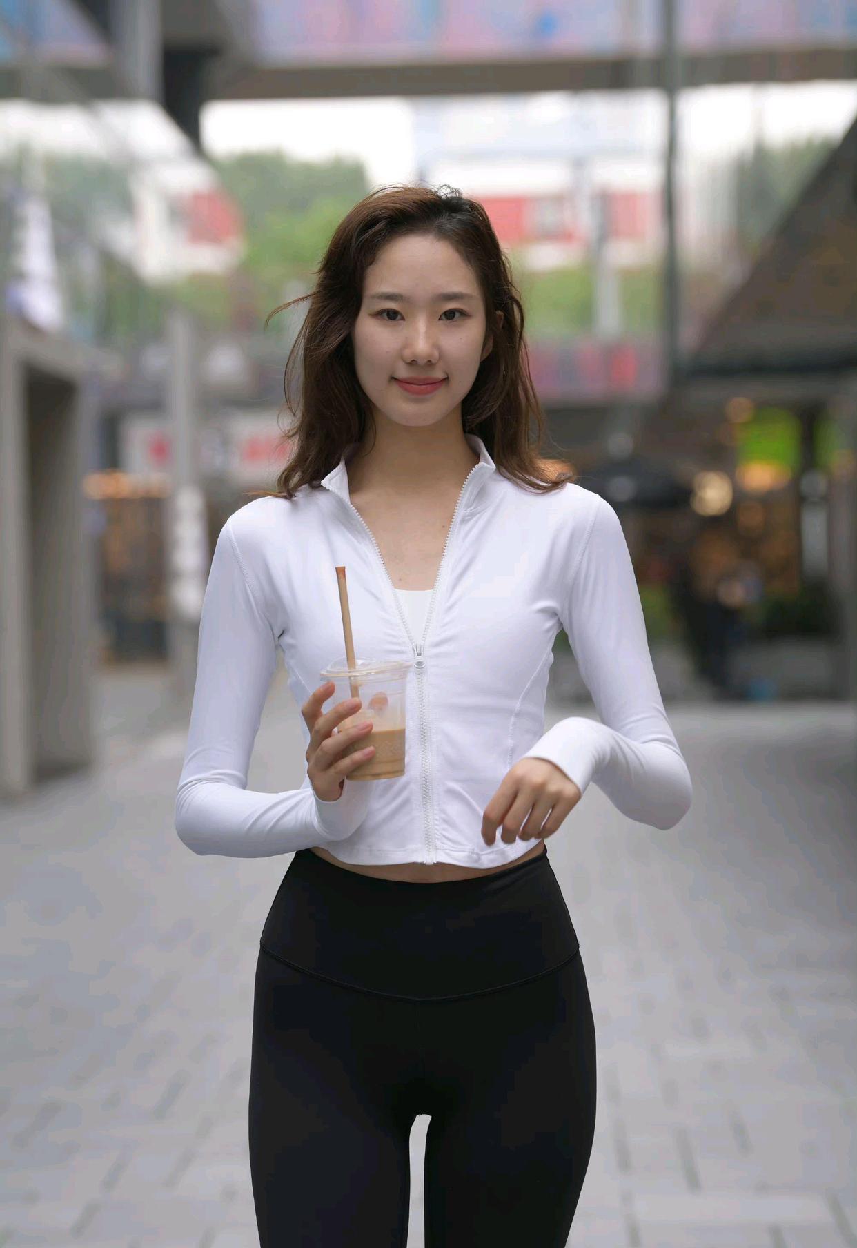 图片[2]-像刘亦菲的黑色瑜伽裤女孩J2237 340P1V-14.8GB-七七街拍