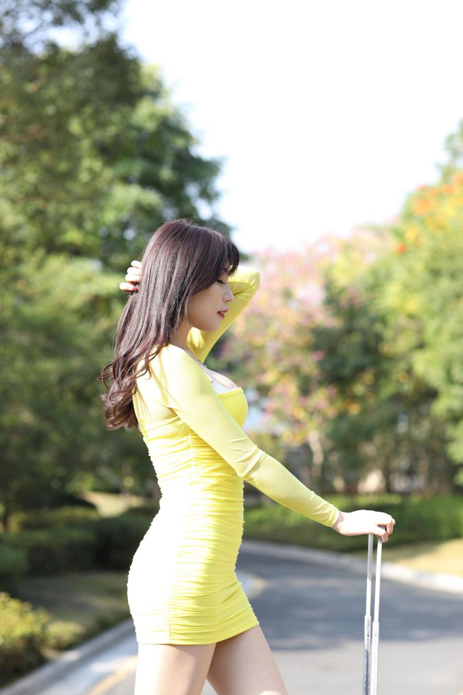 图片[6]-穿紧身裙的美丽姑娘要出去旅行了【419P】00046-七七街拍