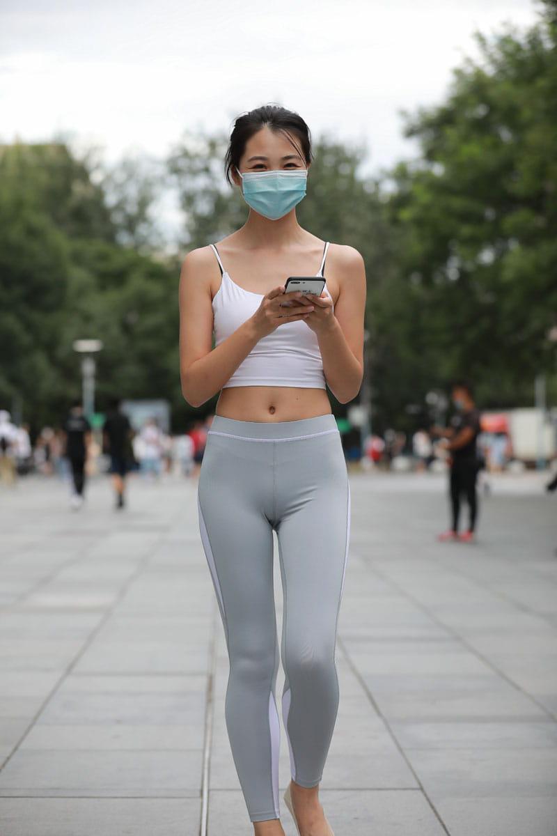 图片[4]-灰色瑜伽裤姑娘笑容超甜 J5074 180P2V-2.15GB-七七街拍