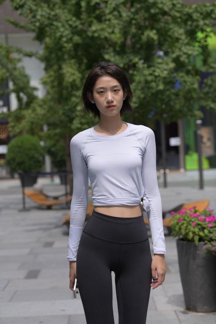 短发长腿的女生J2791 292P-5.71GB-七七街拍
