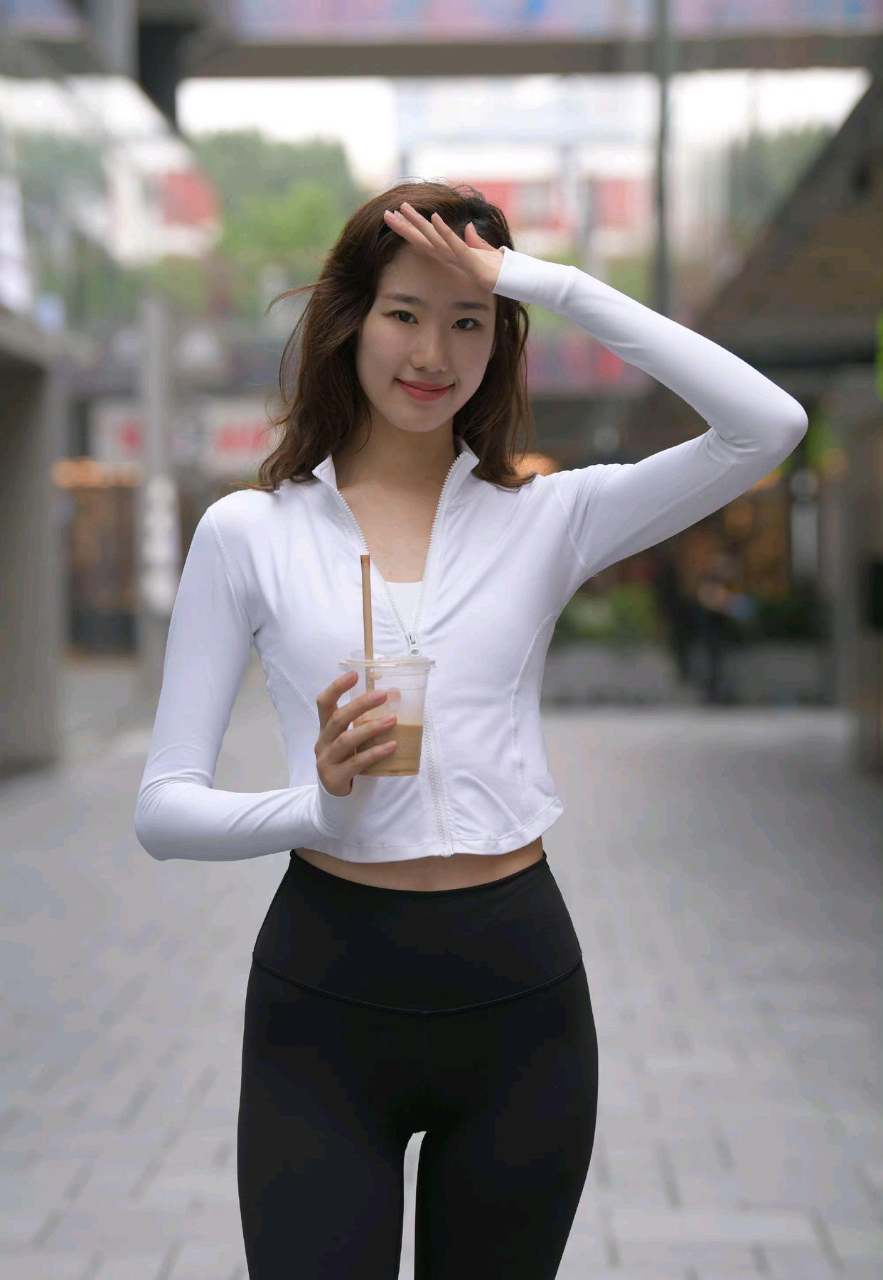 图片[4]-像刘亦菲的黑色瑜伽裤女孩J2237 340P1V-14.8GB-七七街拍