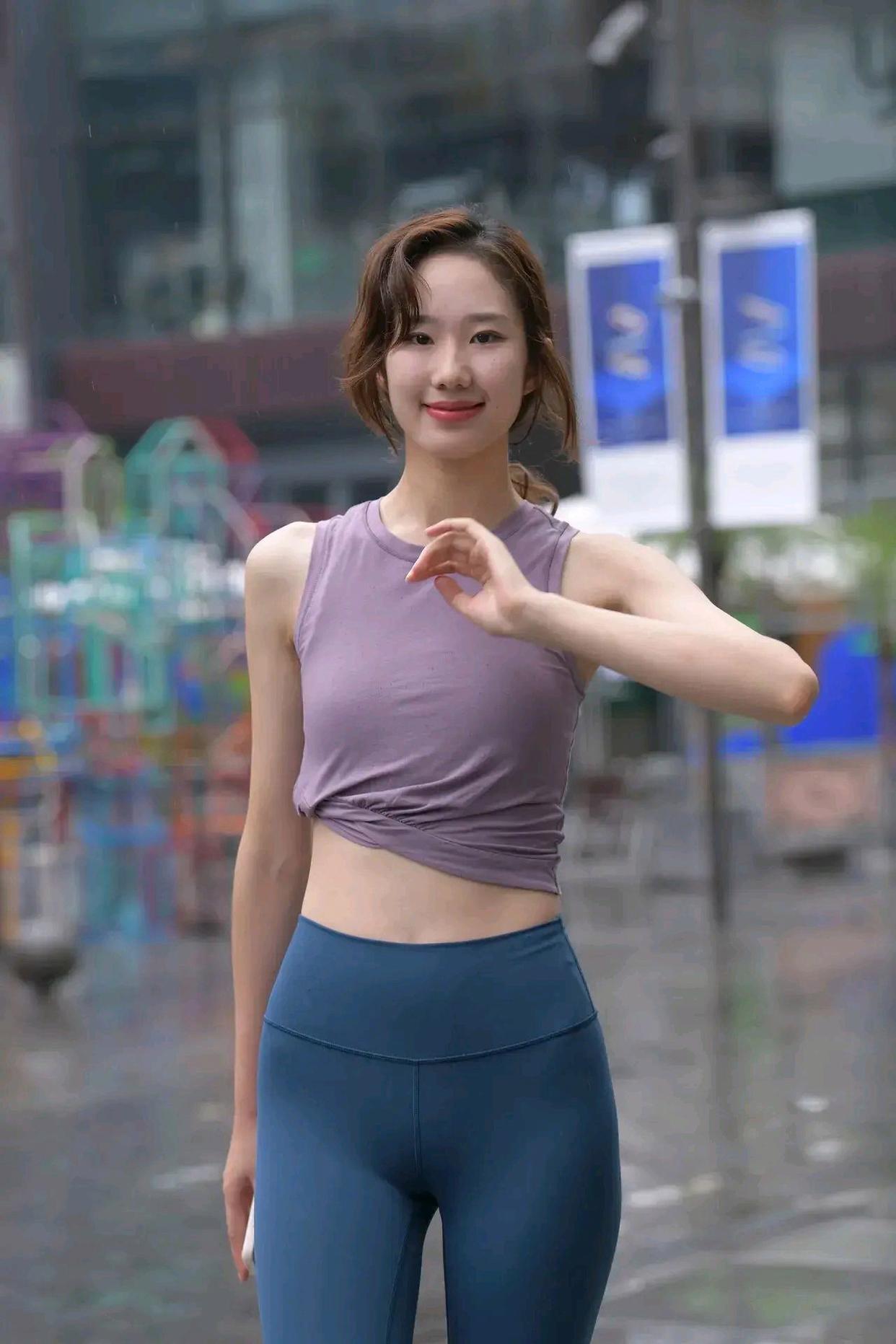 图片[2]-像刘亦菲的蓝色瑜伽裤姑娘J2234 552P1V-20.5GB-七七街拍