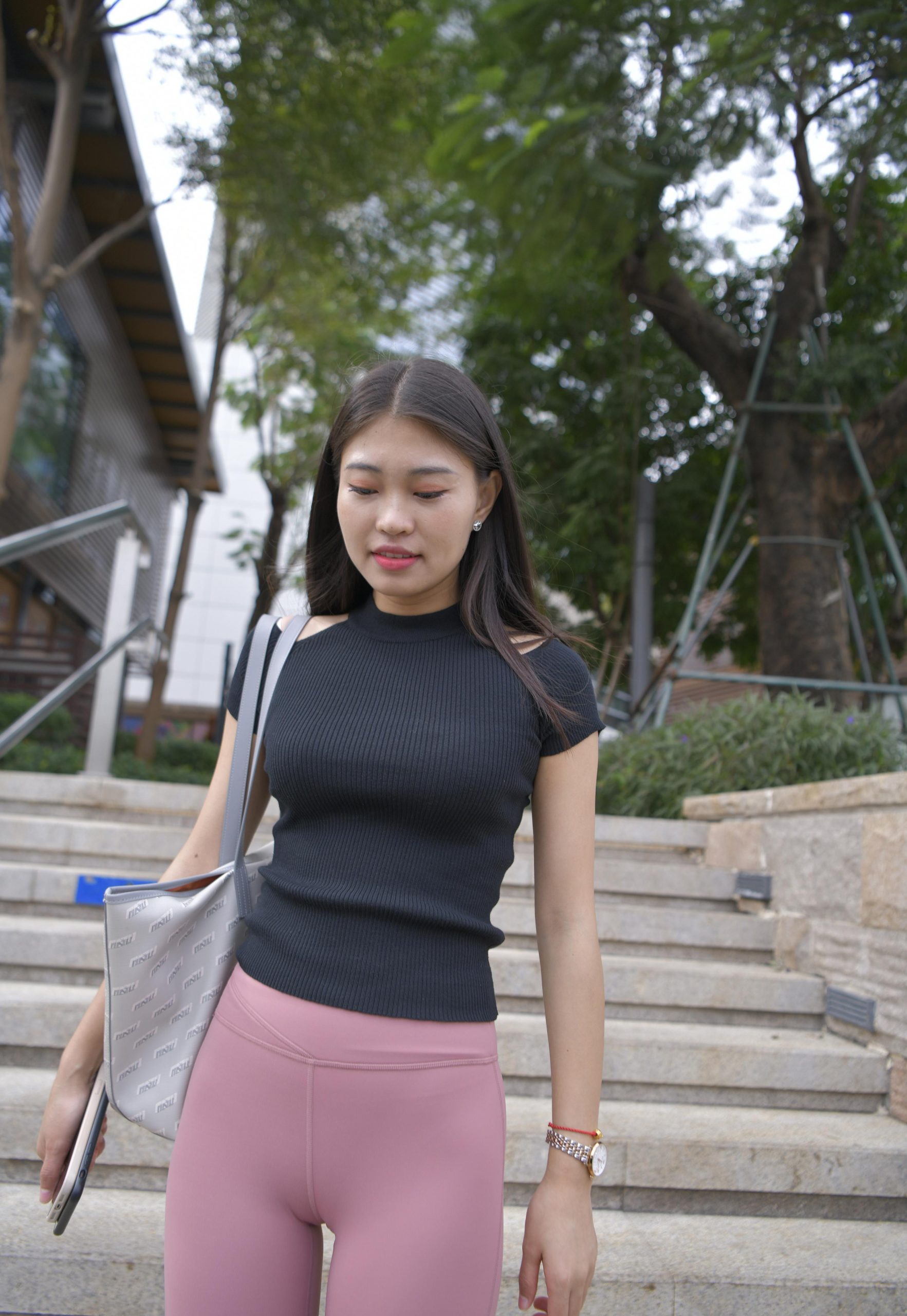 图片[2]-走在街头的瑜伽裤小女人 J1530 213P1V-9.18GB-七七街拍