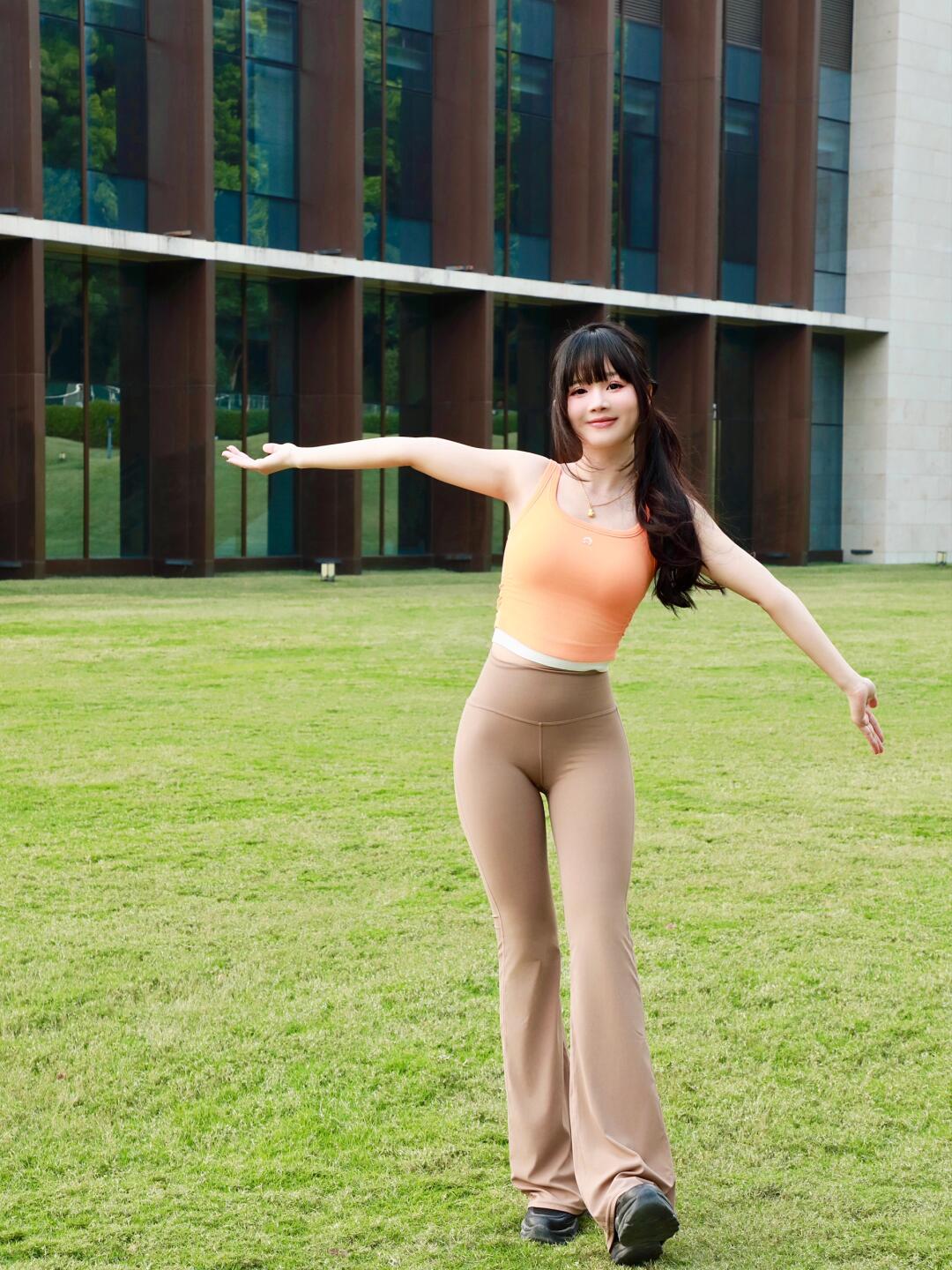 图片[4]-喜欢瑜伽的阳光快乐女孩【135P】04042-七七街拍