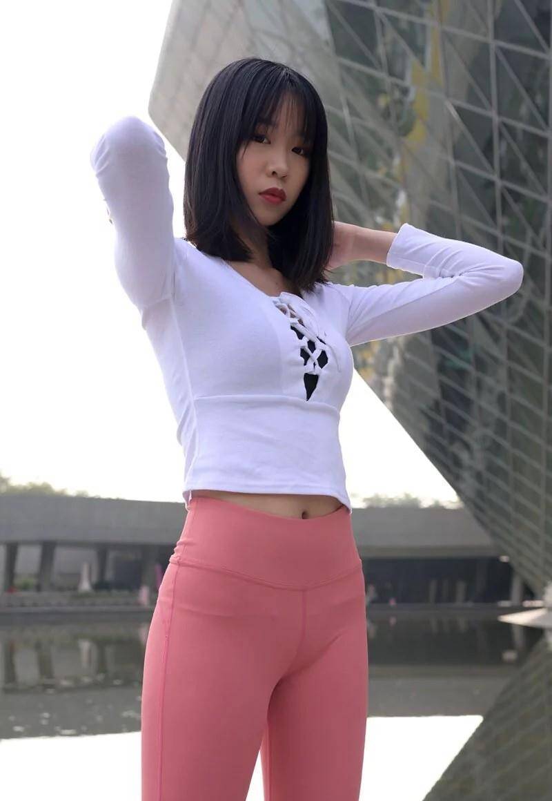 粉色瑜伽裤年轻女孩 J1311 417P17V-14.9GB-七七街拍