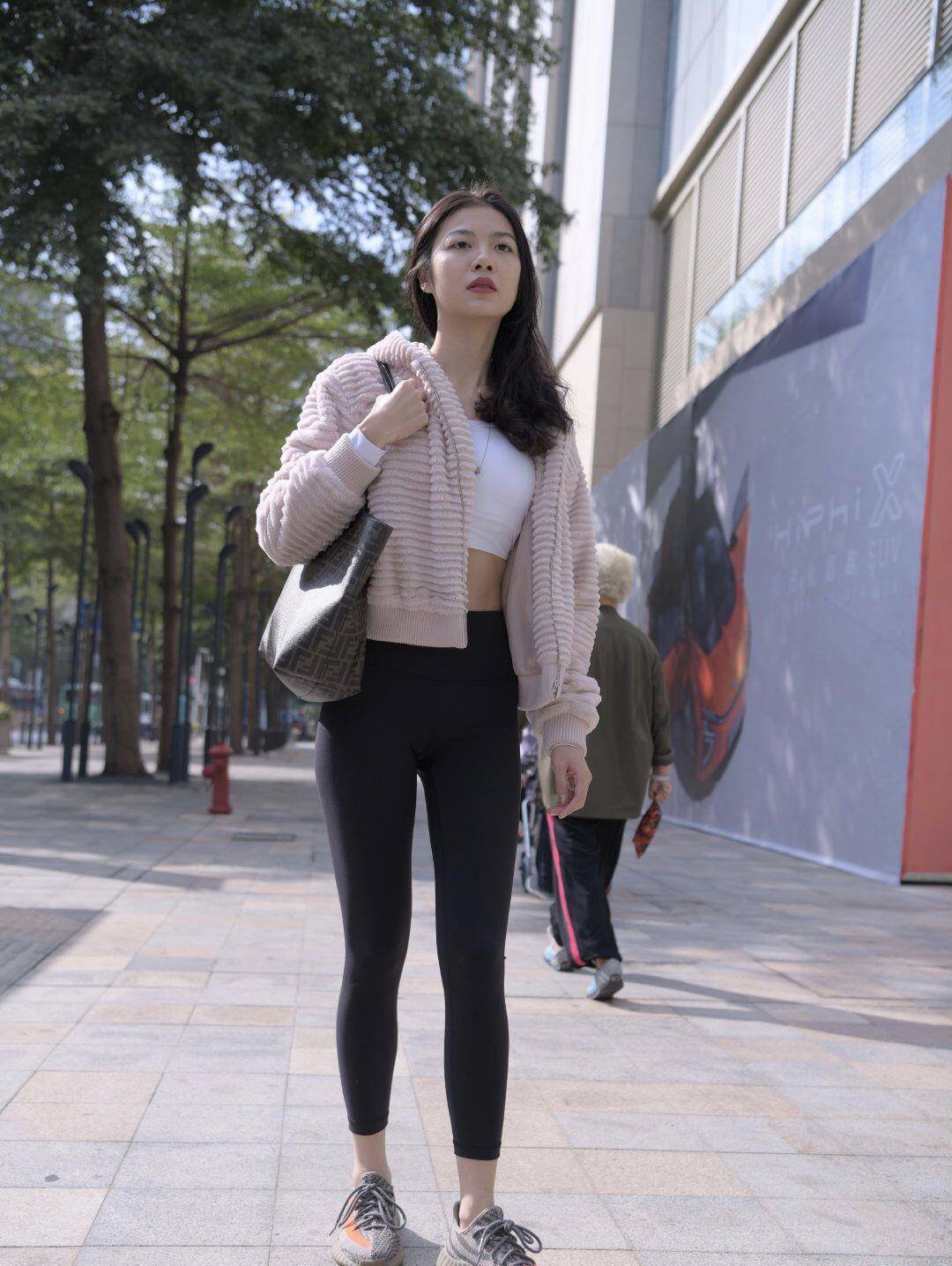 图片[2]-逛街的紧身瑜伽裤女孩 J1455 411P2V-26.6GB-七七街拍