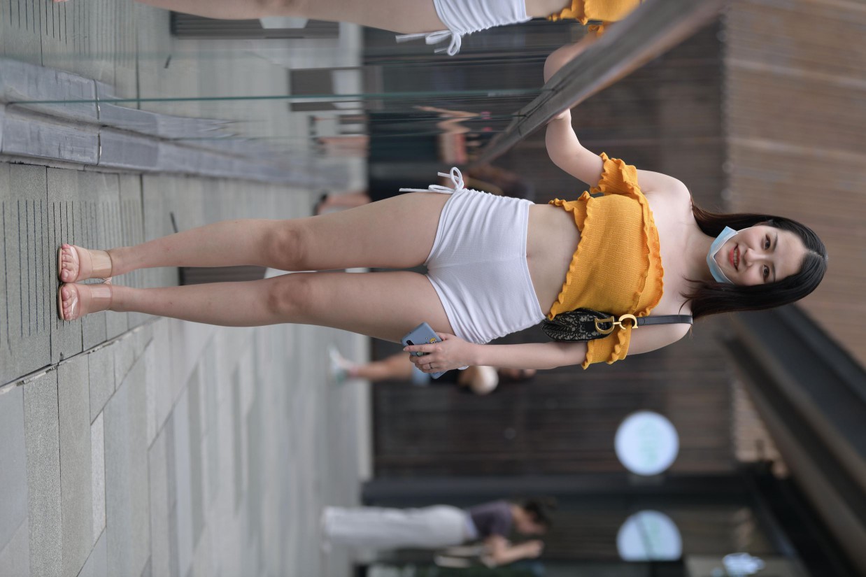 高腰白色短裤的漂亮女孩【767P】00065-七七街拍