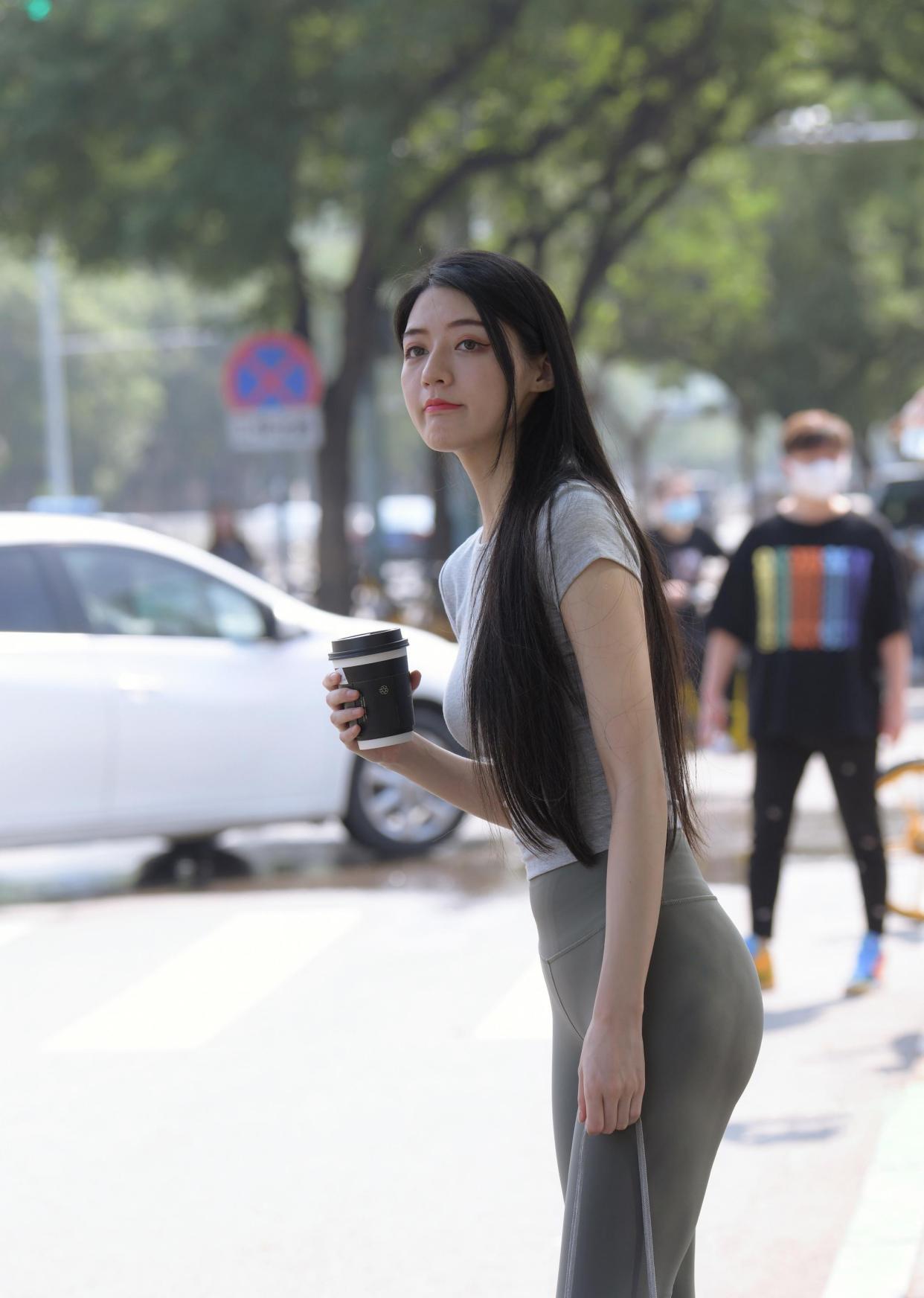 图片[3]-在外面逛街的瑜伽裤女孩J2240 449P1V-16.7GB-七七街拍