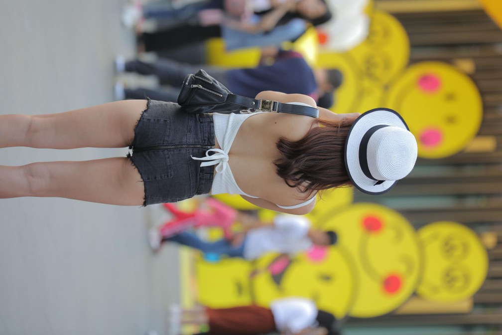 非常时尚阳光的牛仔热裤女孩【808P】00064-七七街拍