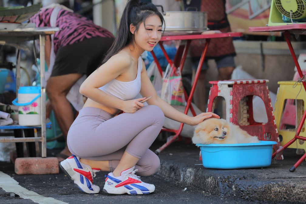 图片[3]-逛商场买东西的瑜伽裤老师【666P】00012-七七街拍